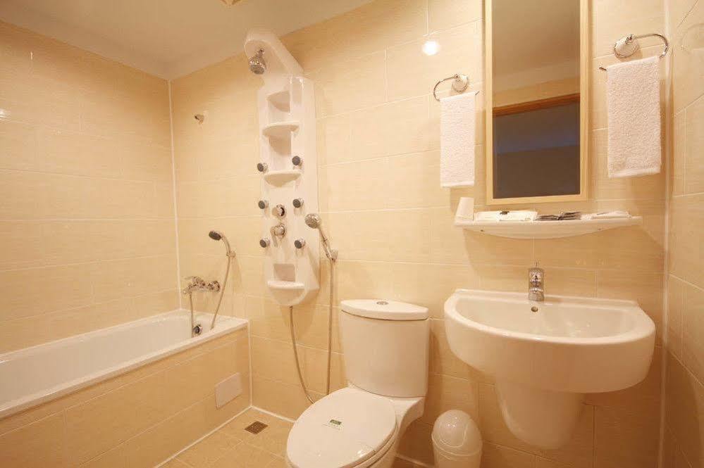 Kindness Hotel - Tainan Minsheng Zewnętrze zdjęcie